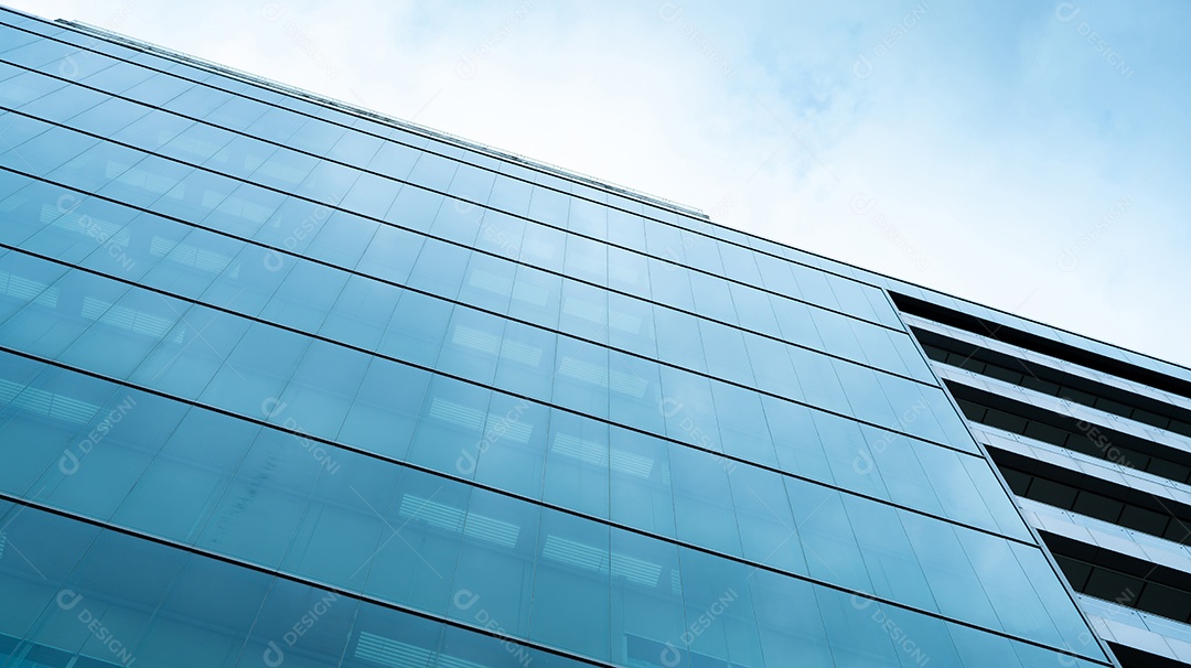 Edifício de escritórios moderno e sustentável em vidro verde