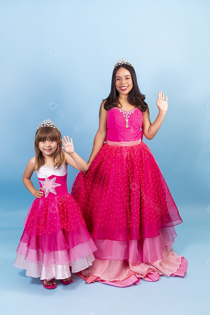 Lindas garotas usando vestidos de princesa