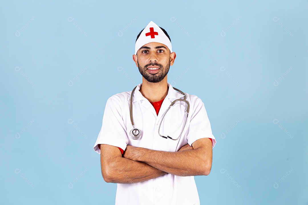 Homem médico sobre fundo isolado
