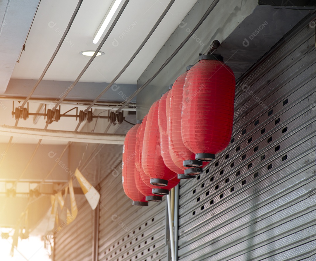 Lanternas decorativas de papel japonês vermelhas