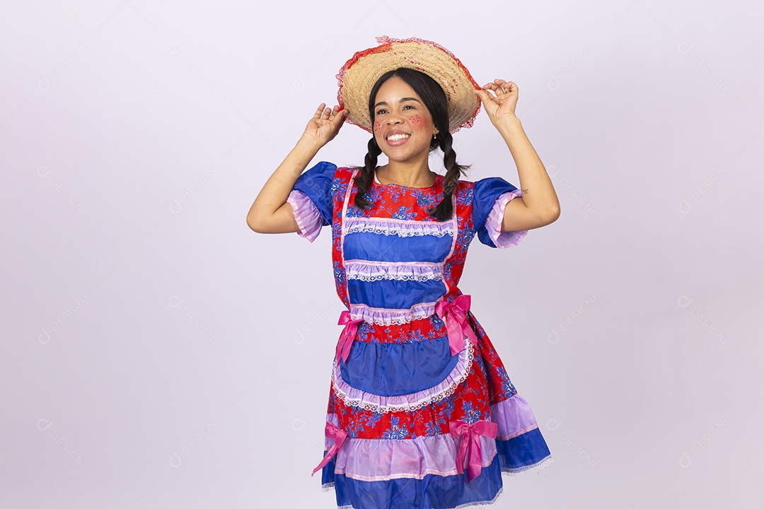 Linda mulher com vestido de festa junina