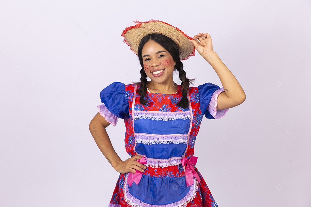 Linda mulher com vestido de festa junina