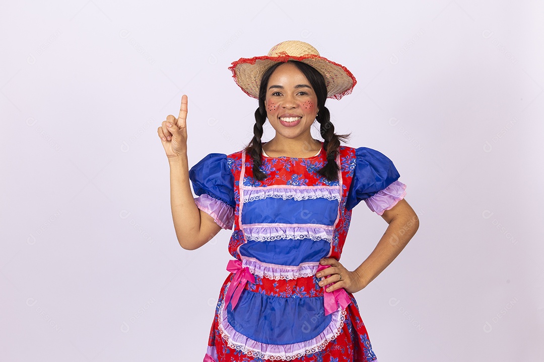 Linda mulher com vestido de festa junina