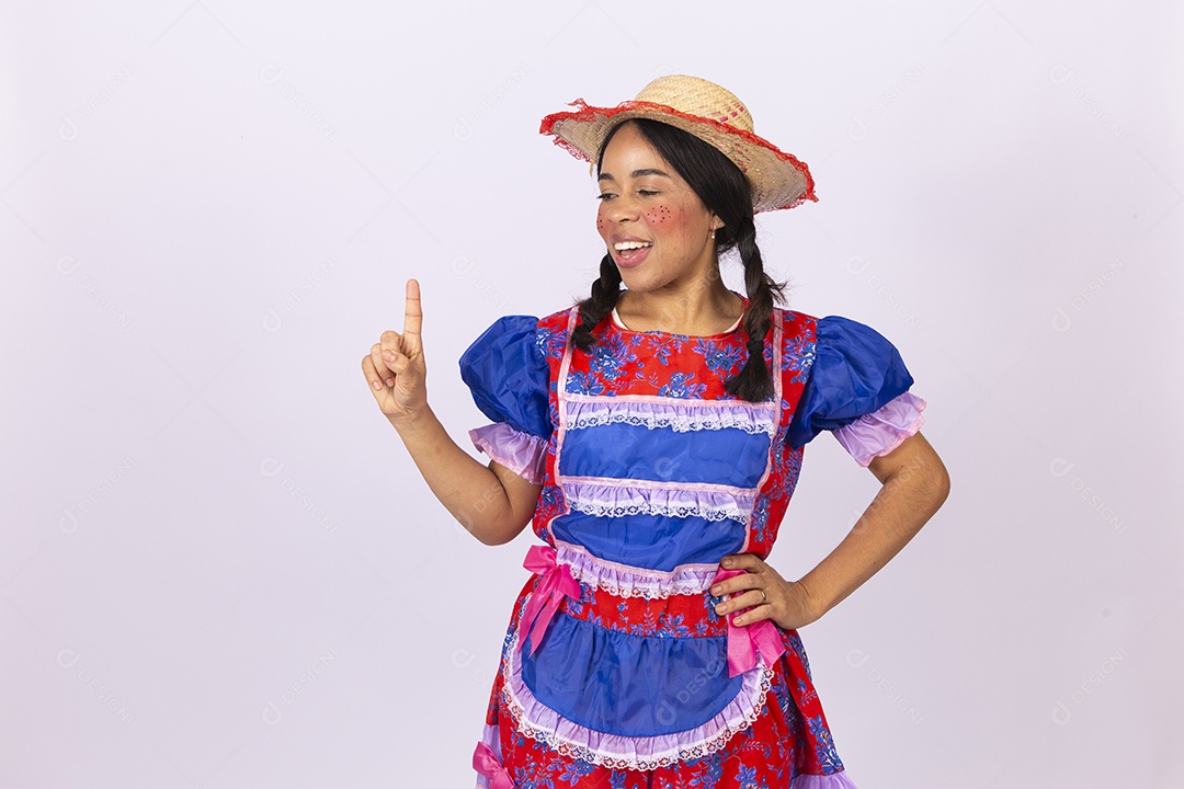Linda mulher com vestido de festa junina