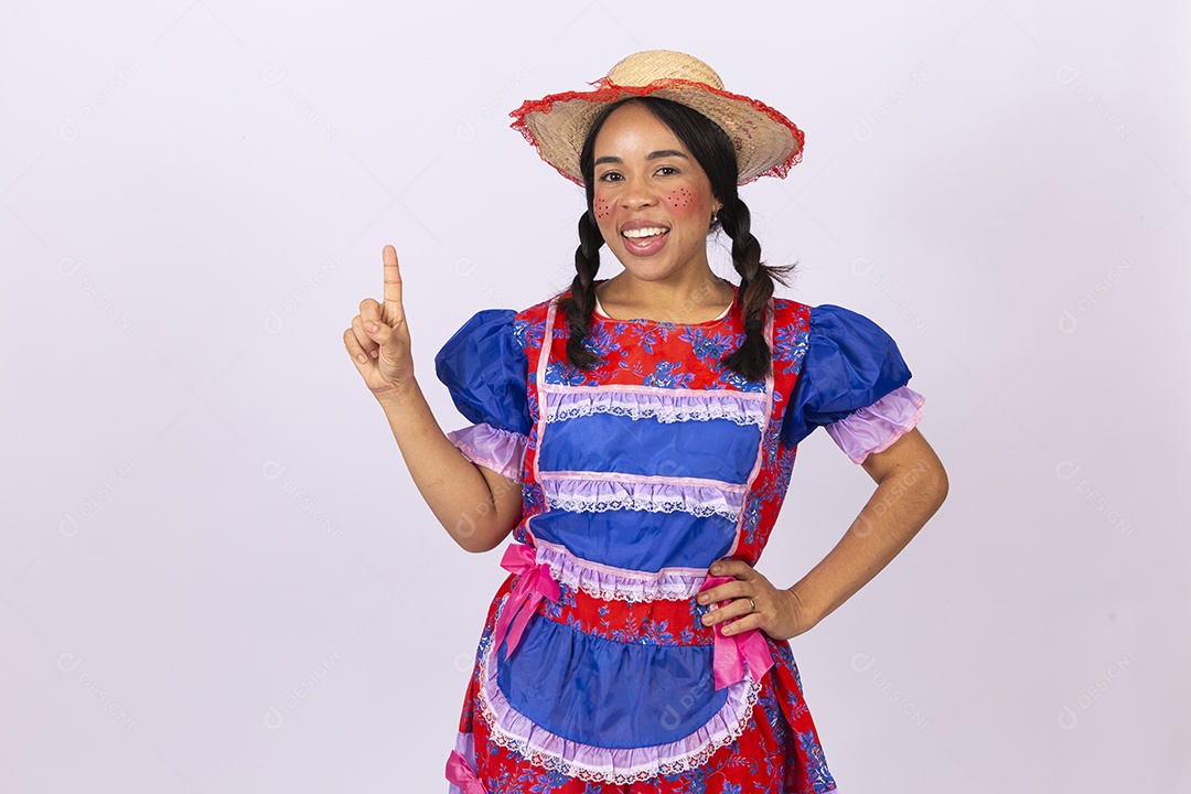 Linda mulher com vestido de festa junina