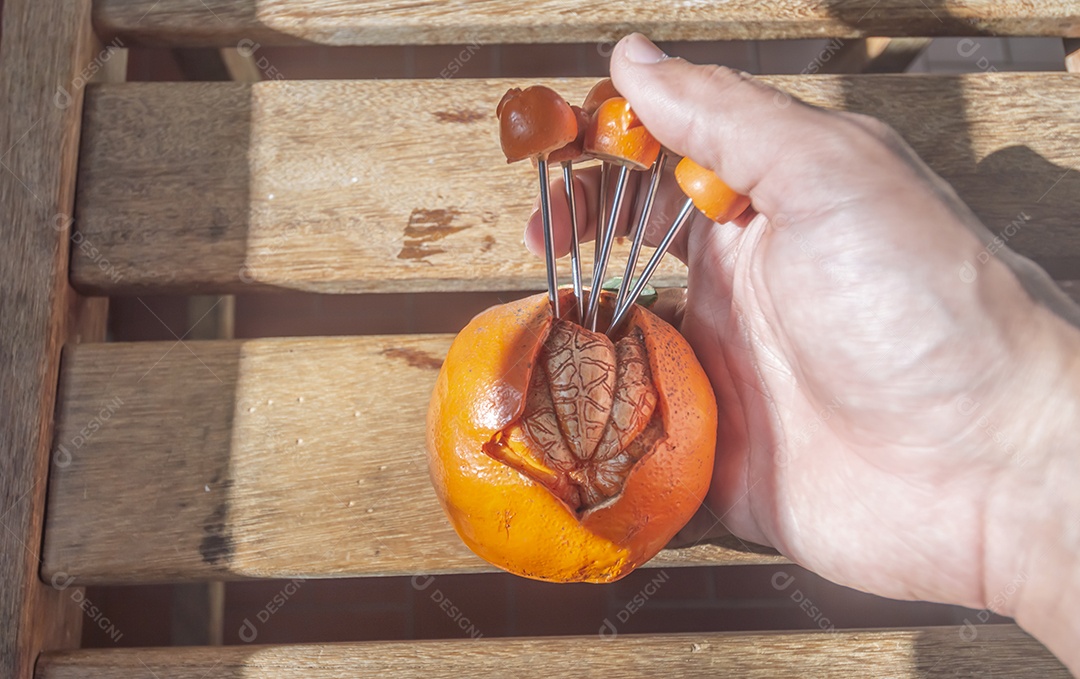 Bastões de ferro em forma de bergamota usados ​​para pegar lanches.