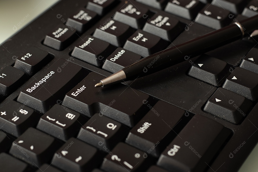 Teclado no escritório - tecnologia