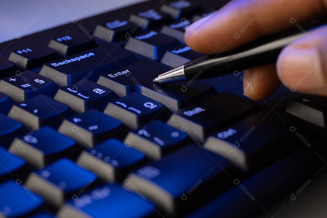 Teclado no escritório - tecnologia