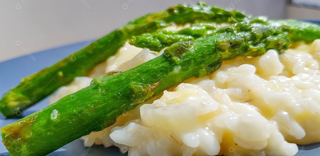 Delicioso risoto com aspargos