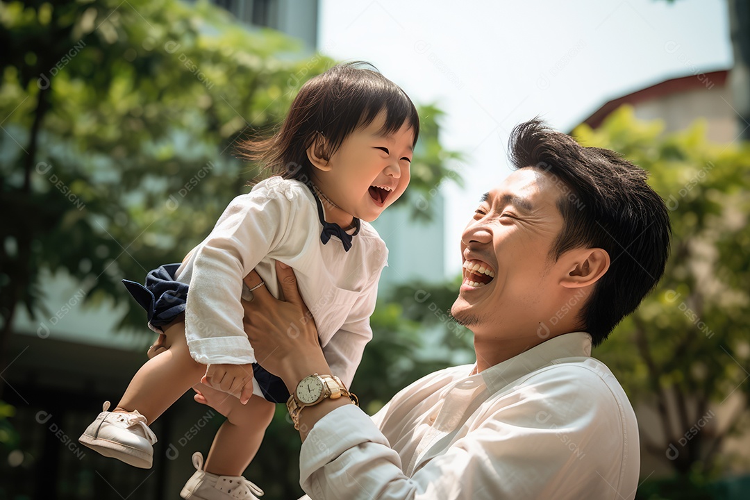Pai e filho juntos sorridentes