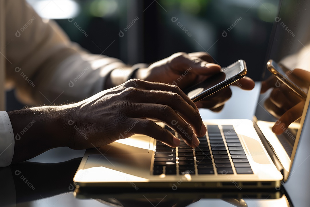 Empresário e executivo trabalhando com laptop em um café de trabalho