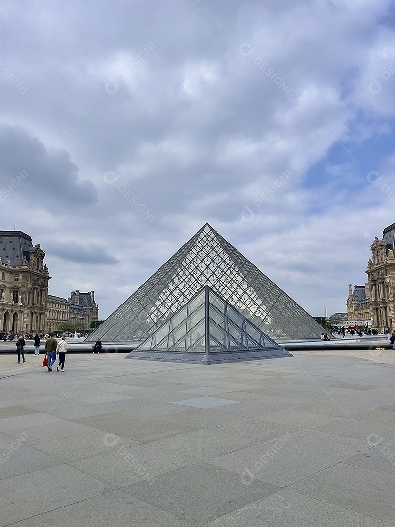 Detalhes da Pirâmide do Louvre