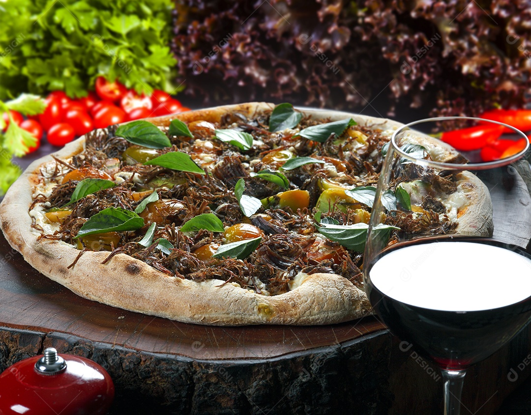 Pizza de carne de sol, carne seca, vinho