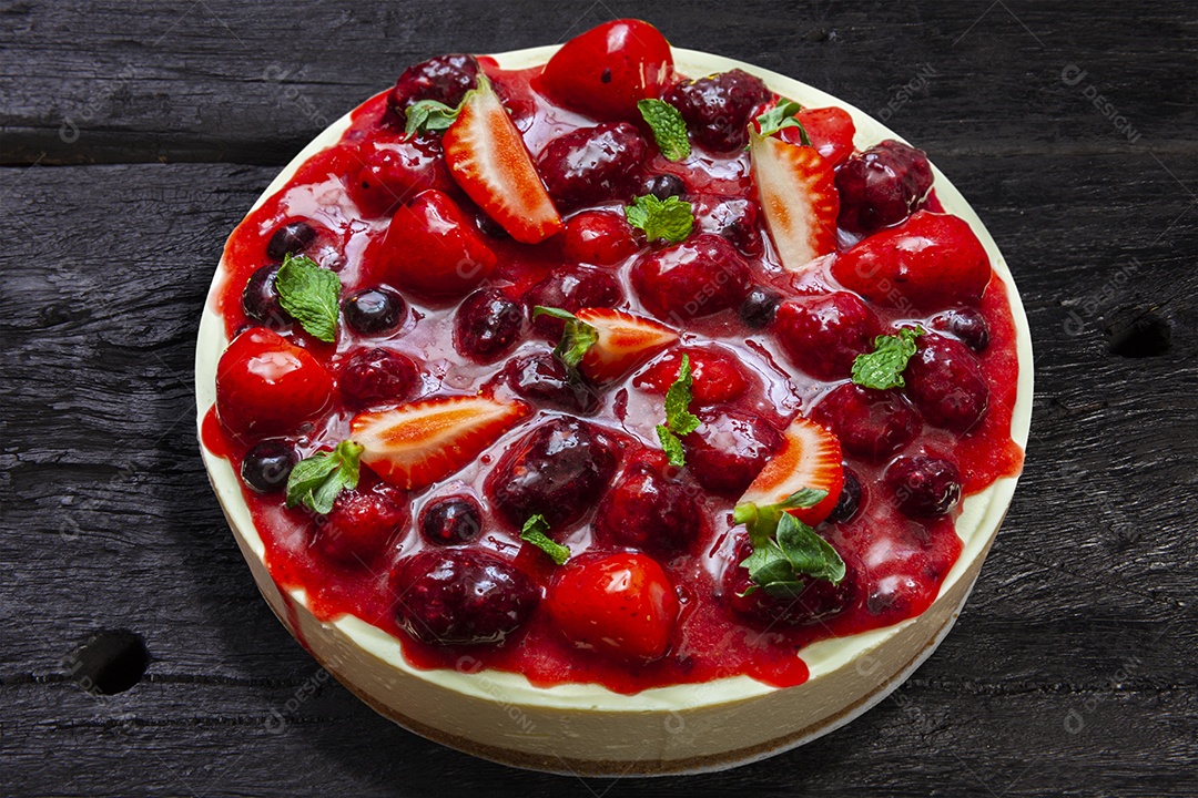 Bolo de frutas vermelhas