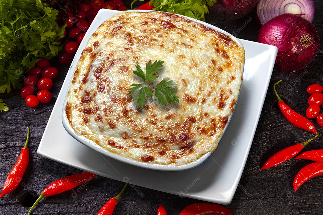 Lasanha de carne cremosa