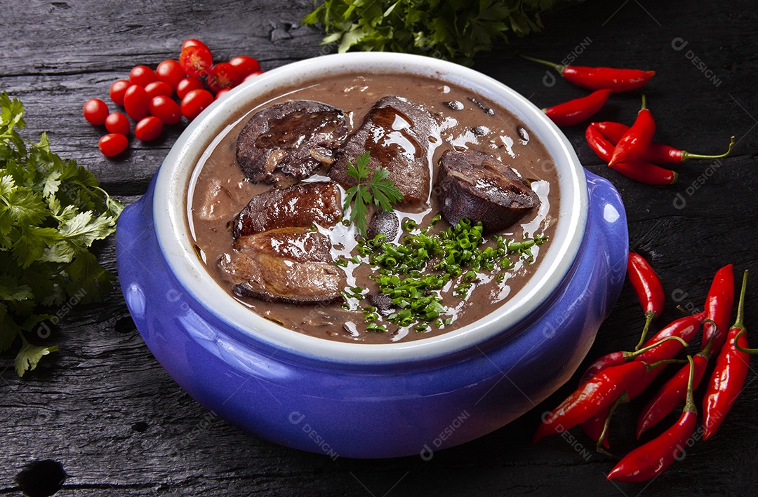 Feijoada com carne bovina e suína