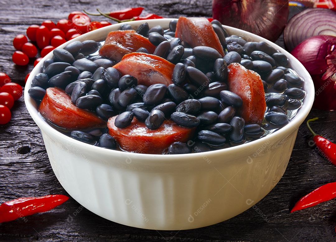 Feijoada com carne bovina e suína