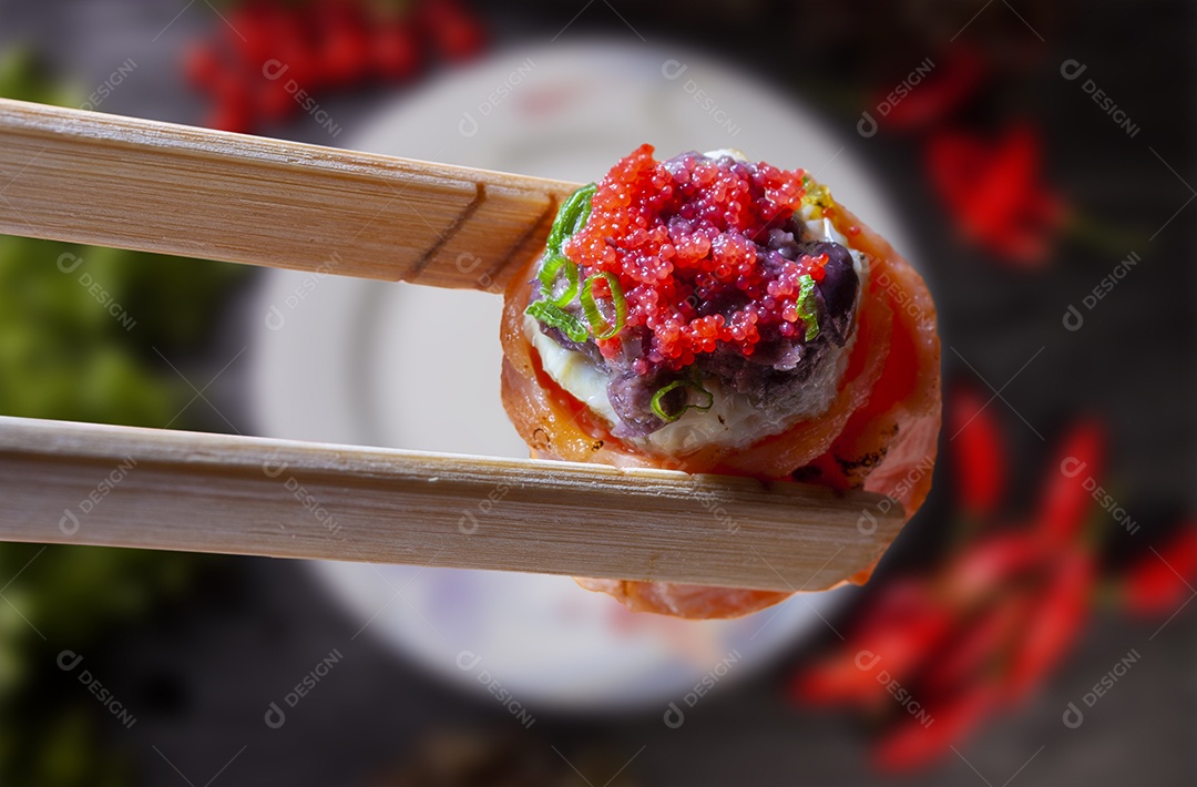 Sushi no palito comida tradicional japonesa