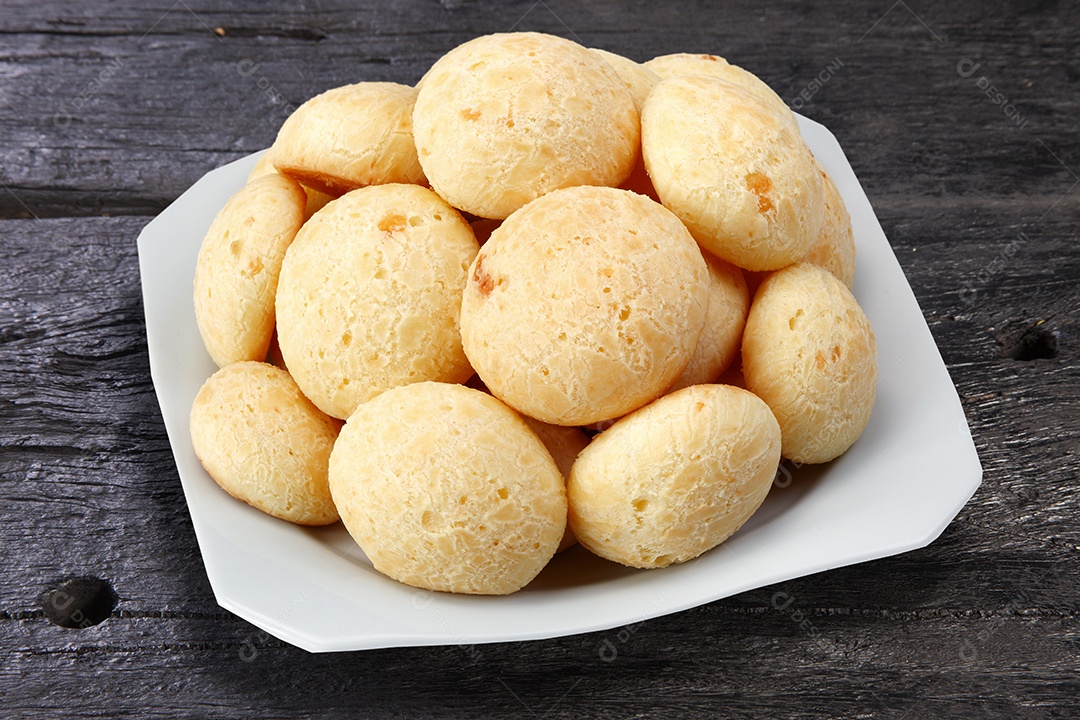 Pão de queijo dentro tigela