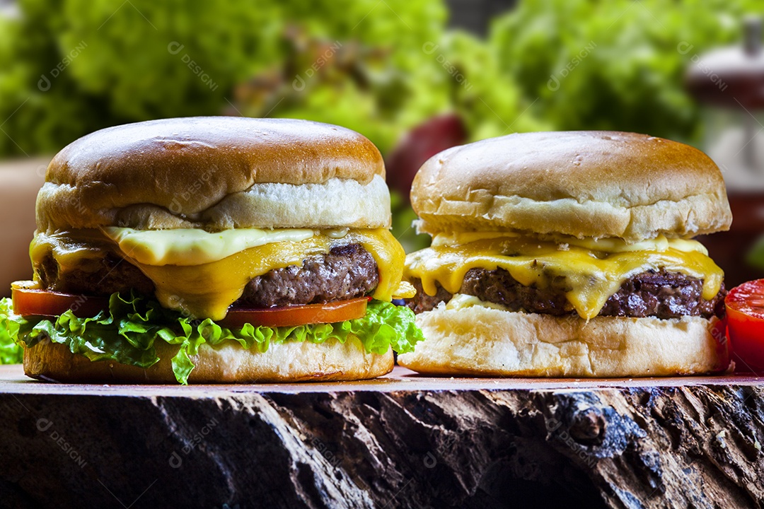 Dois lanches saborosos