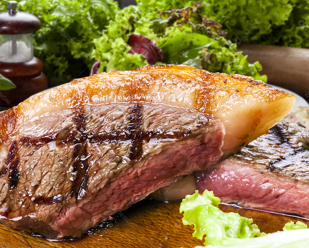 Picanha assada na tabua de madeira