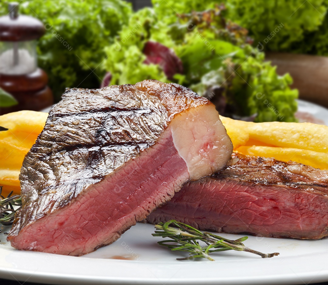 Picanha no ponto com decoração de pimentas