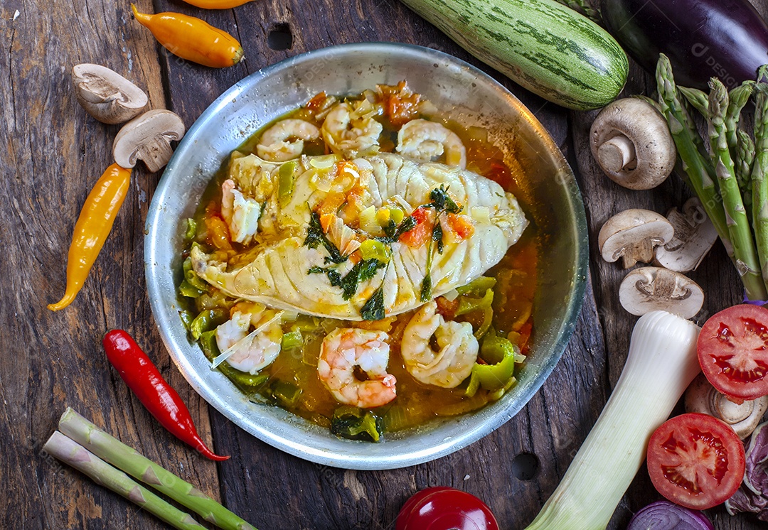 Moqueca com peixe badejo e camarão grande