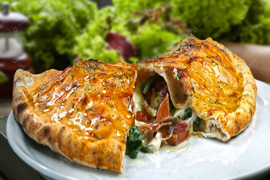 Deliciosa pizza calzone