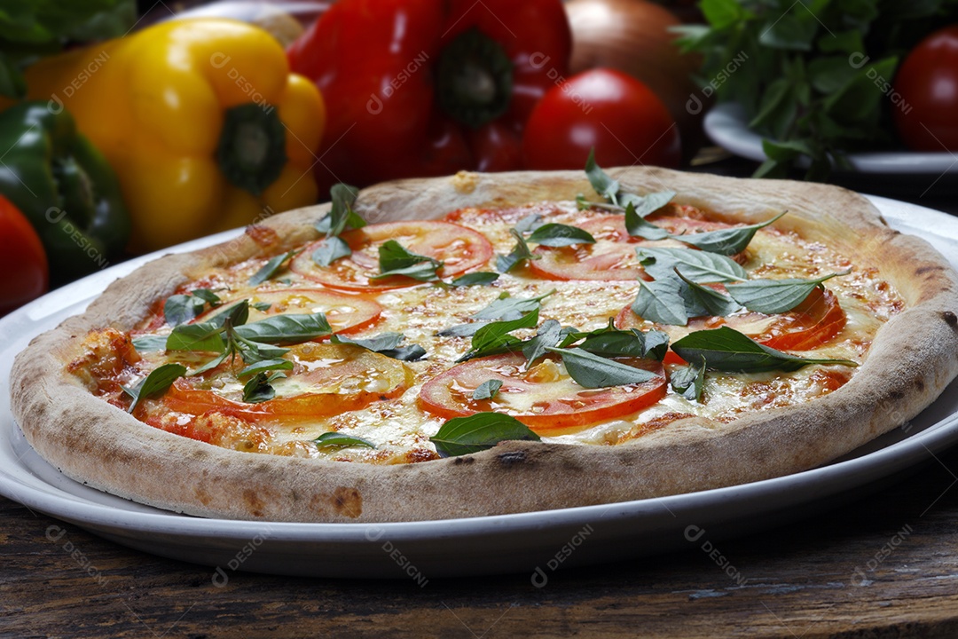 Deliciosa pizza sobre a mesa