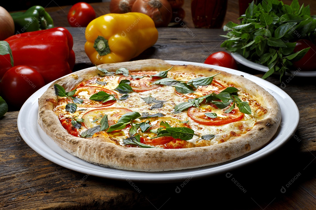 Deliciosa pizza sobre a mesa