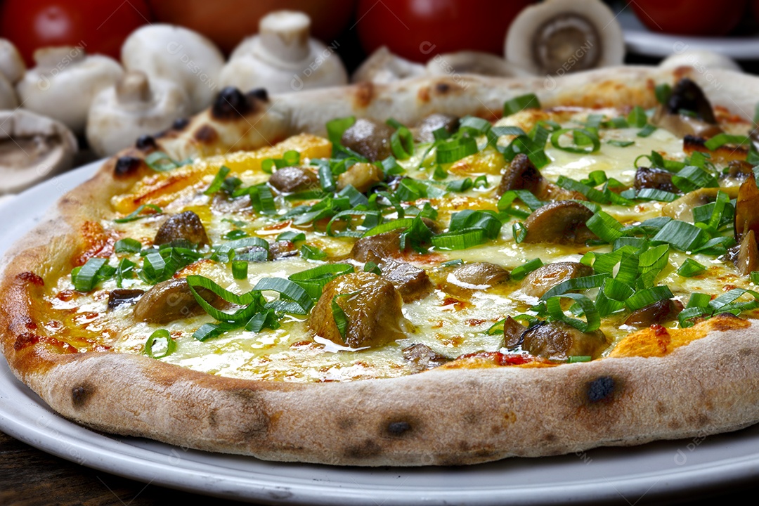 Deliciosa pizza sobre a mesa