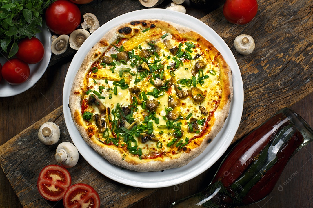 Deliciosa pizza sobre a mesa