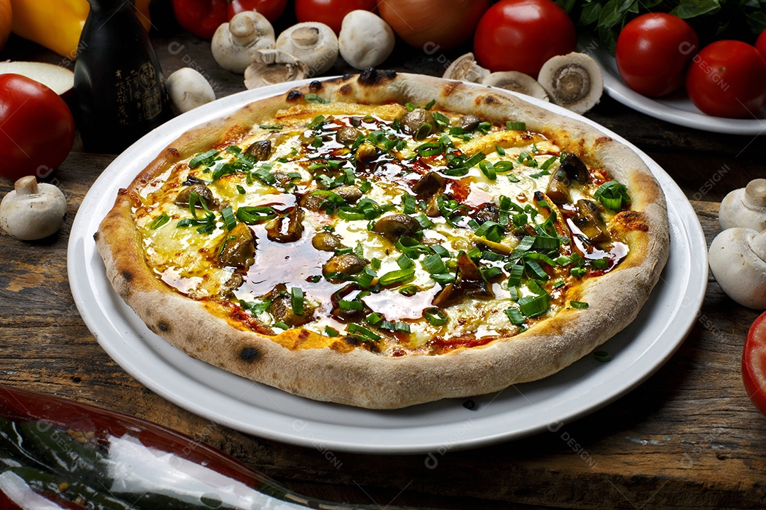 Deliciosa pizza sobre a mesa