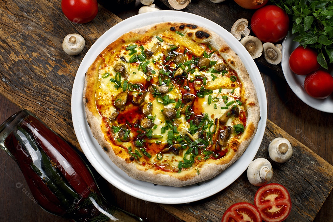 Deliciosa pizza sobre a mesa