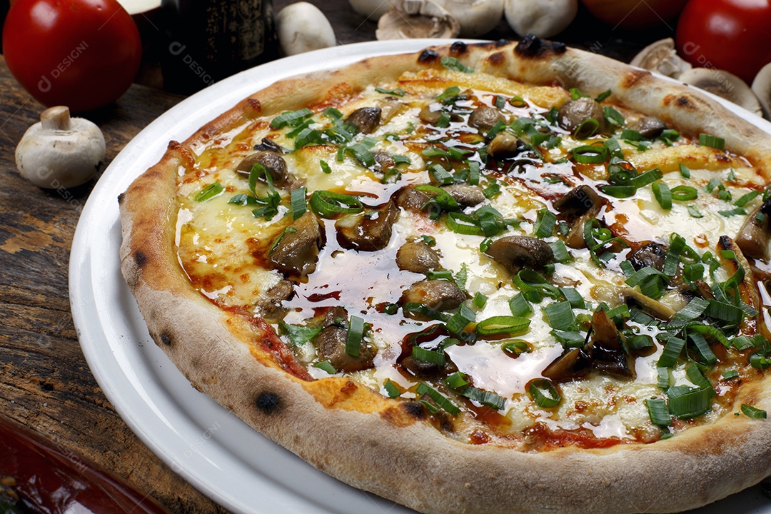 Deliciosa pizza sobre a mesa