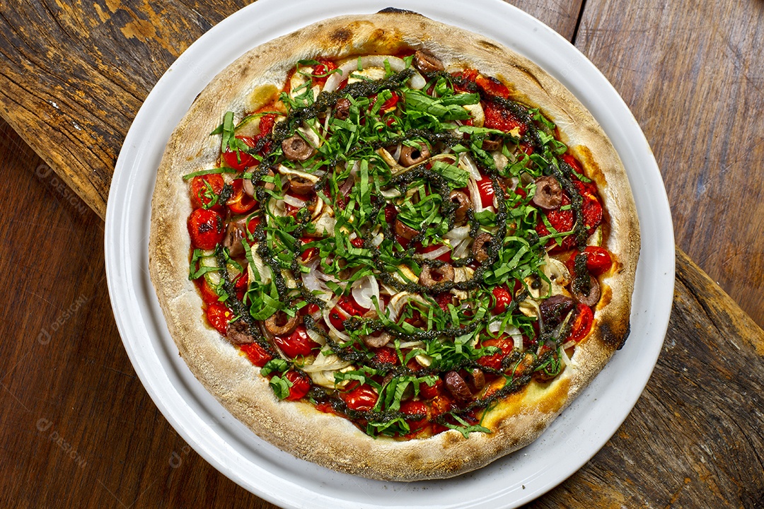 Deliciosa pizza sobre a mesa