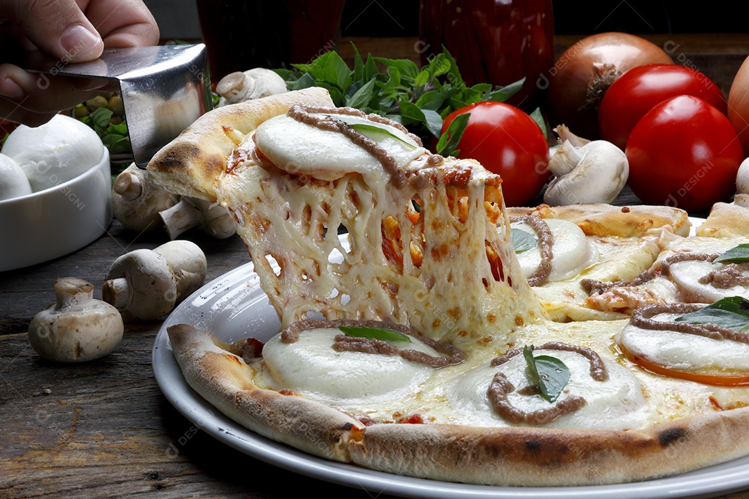 Fatia de deliciosa pizza de queijo