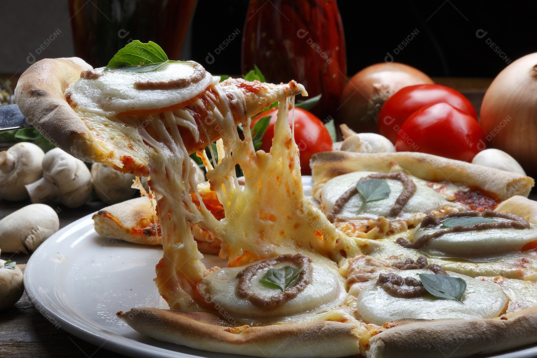 Fatia de deliciosa pizza de queijo
