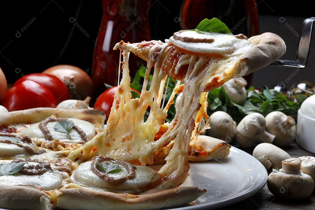 Fatia de deliciosa pizza de queijo