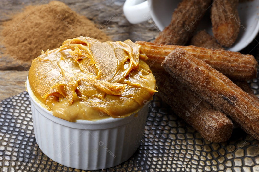 Tigela com doce de leite