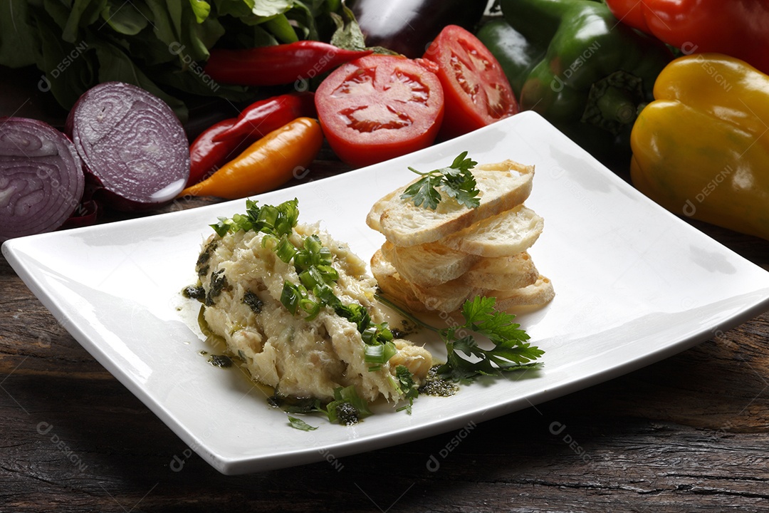 Bacalhau desfiado com ciabatta