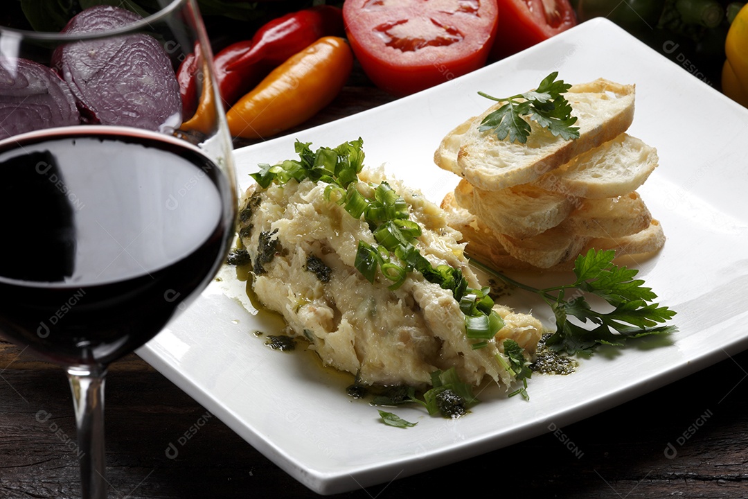 Bacalhau desfiado com ciabatta