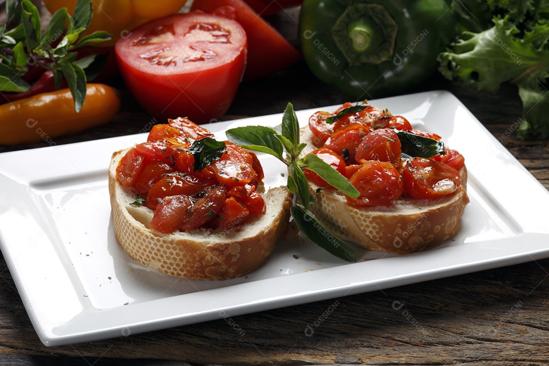 Deliciosas bruschettas sobre a mesa