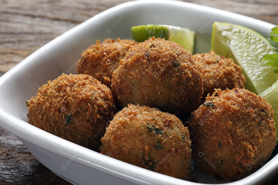 Deliciosos bolinhos de bacalhau