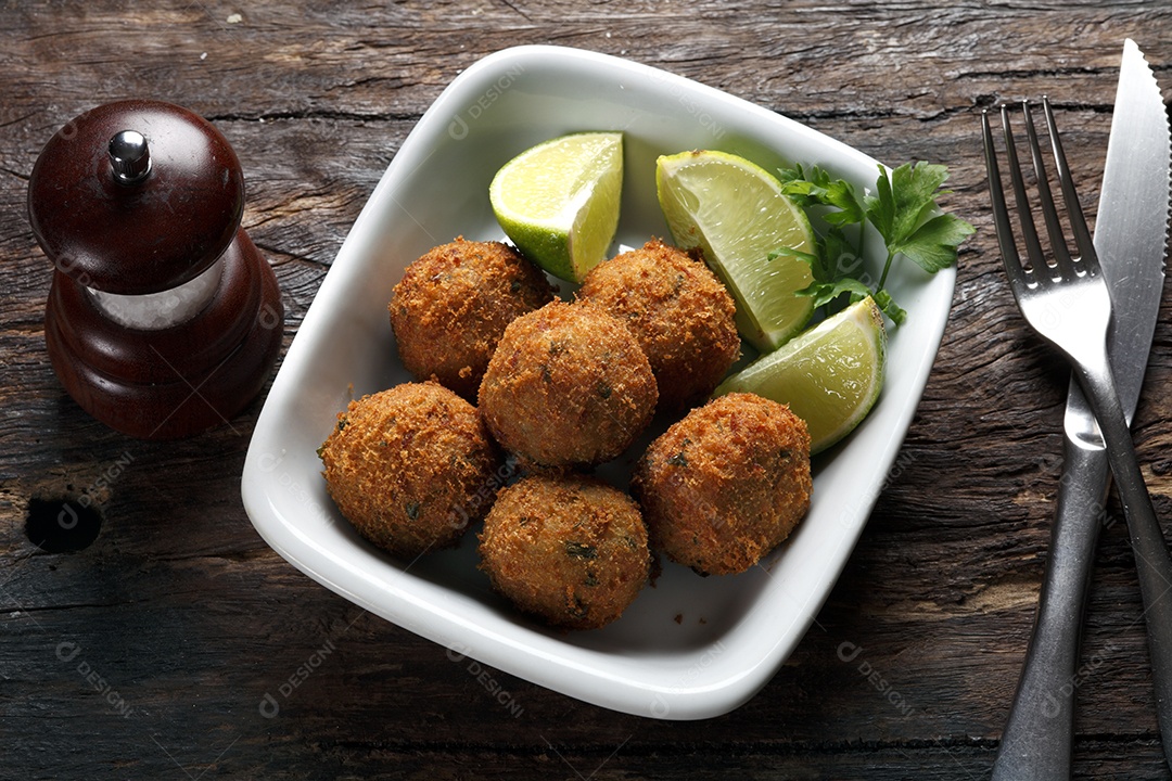 Deliciosos bolinhos de bacalhau