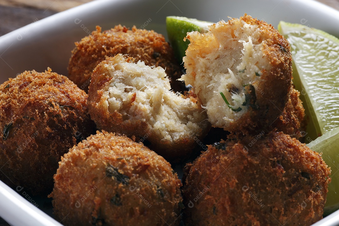 Deliciosos bolinhos de bacalhau