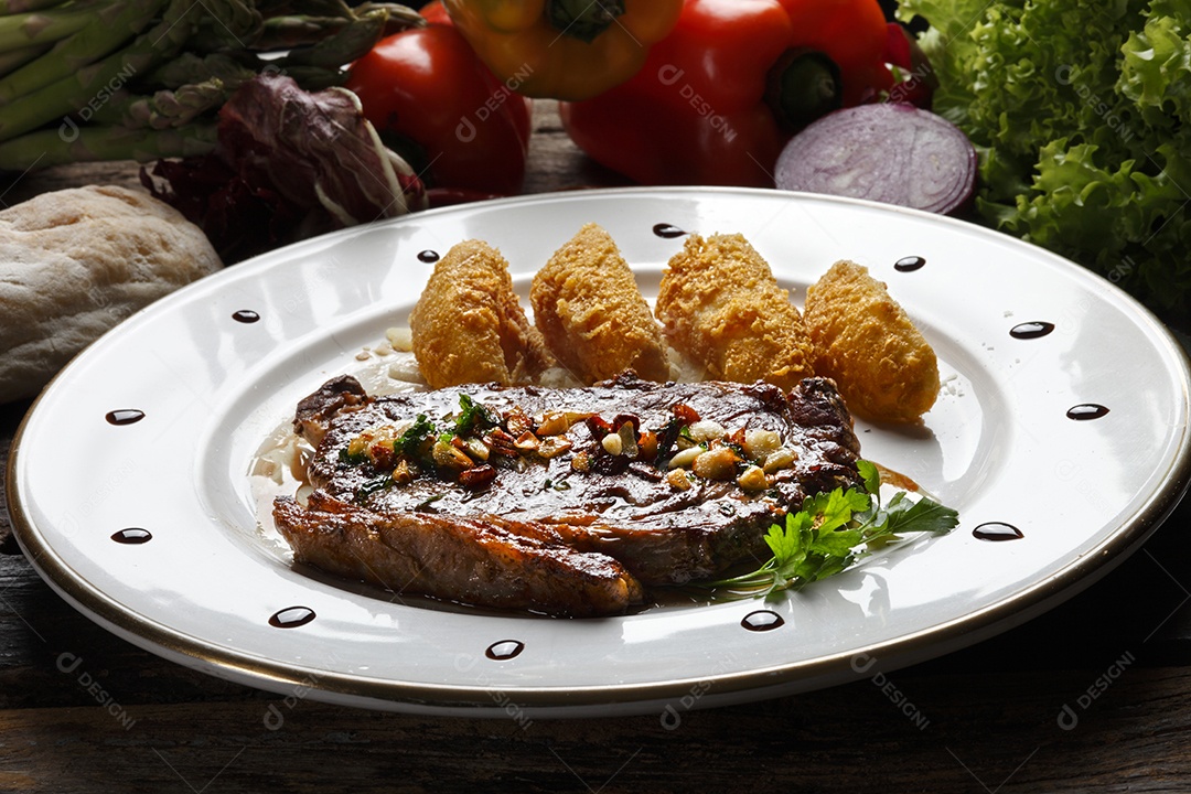 Bife com batatas fritas