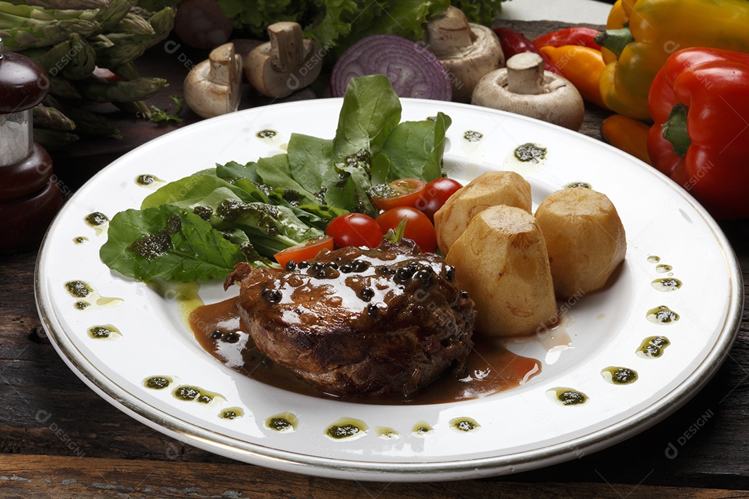 Filé mignon assado com salada