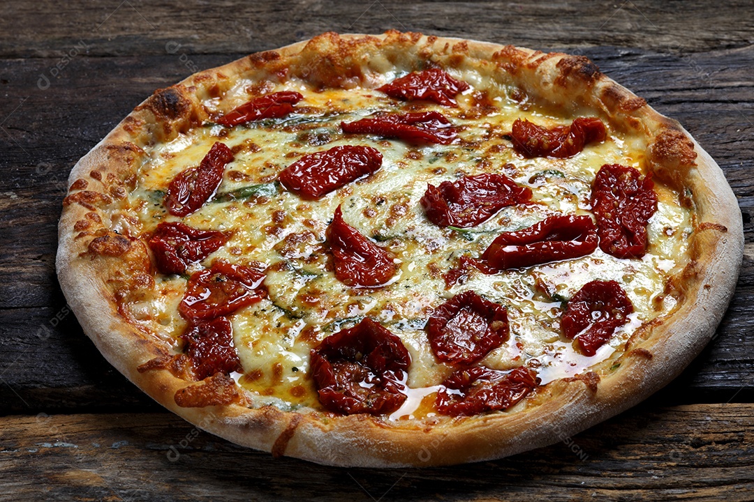 Pizza de queijo com tomate