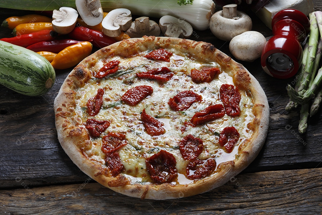 Pizza de queijo com tomate